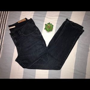 LEVI’S DARK WASH BOYFRIEND FIT JEANS